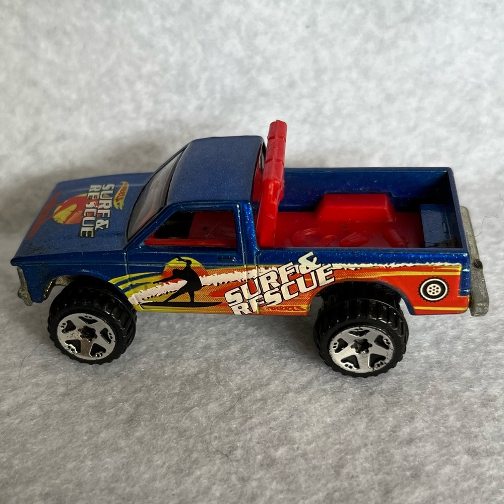 Hot Wheels Blue 1982 Surf & Rescue Truck Diecast Toy Car